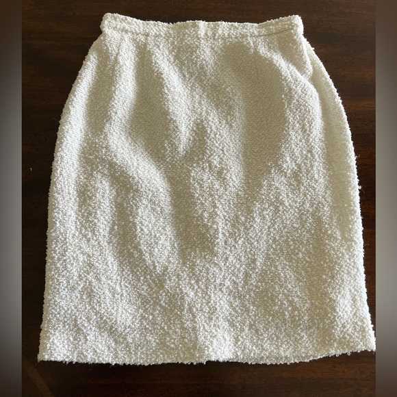 White Woman's Summer Suit 2 pcs (Shot-sleeve Blazer & Skirt) - Picture 7 of 16